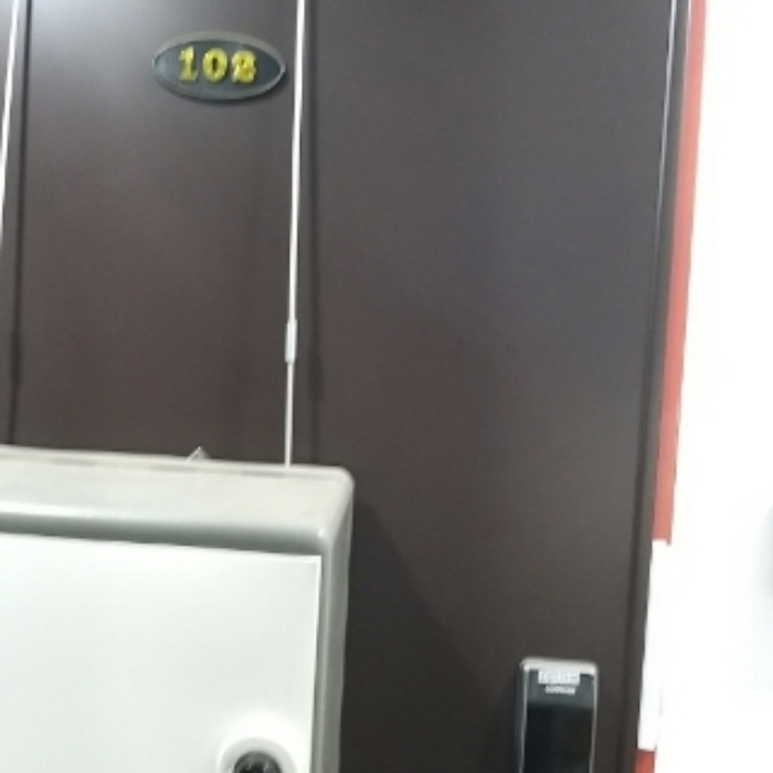 세대 출입문(102호)