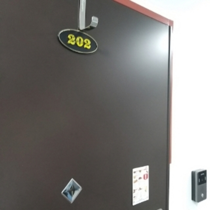 세대 출입문(202호)