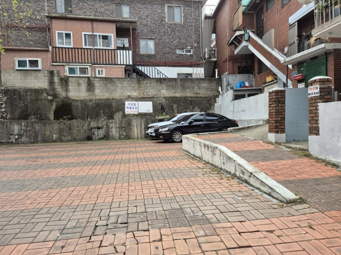 본건 (북측 접면도로애서 본 전면부위)) 전경