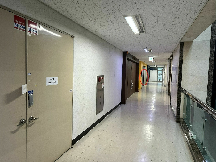 본건 복도 전경