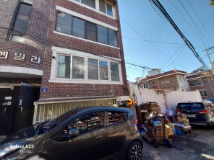 빌라 옆 펜스 전경