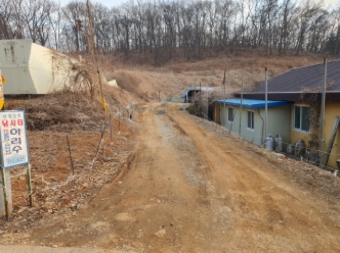 목록 4. 부동산(입구 통행로 부근)