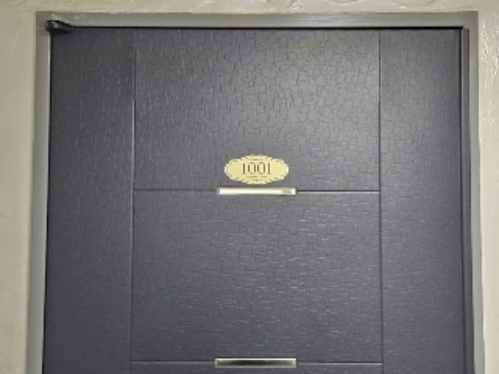 1001호 출입문