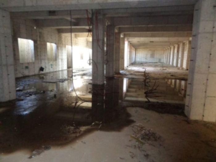 소재지1,2(용담삼동 2208, 2413) 건축중단된 제시외 건물(ㄱ) 내부 사진