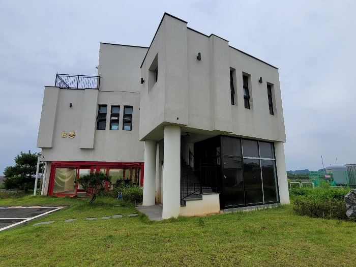 기호(8) 북동측에서 촬영
