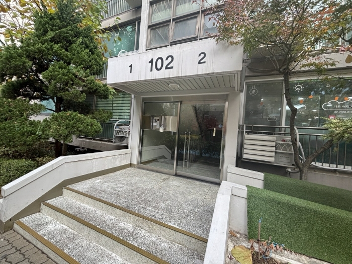 본건 건물 출입문