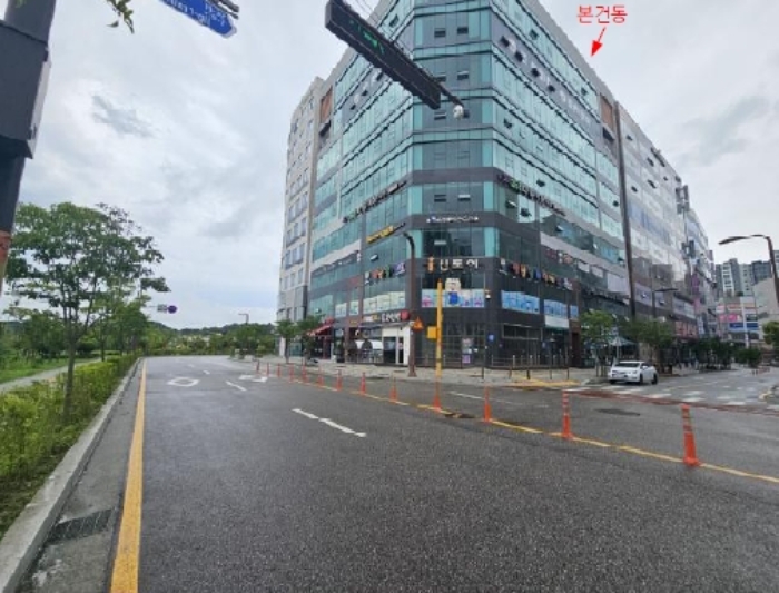 남동측에서 촬영