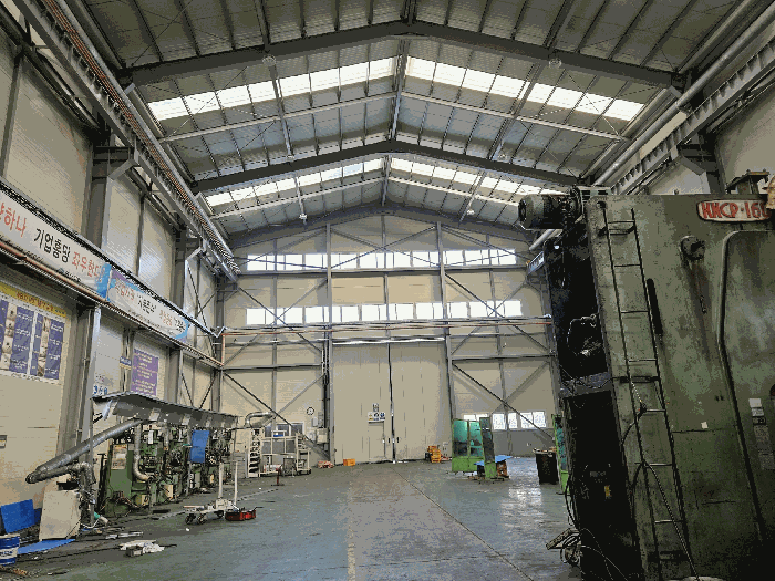 공장 내부 전경