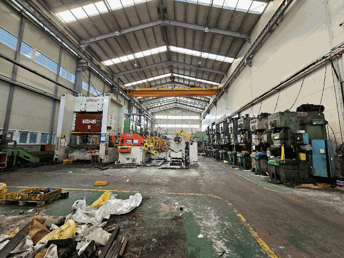공장 내부 전경