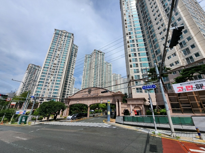 단지 전경 (정문)