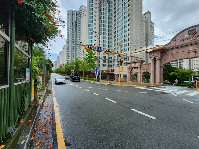 본건 주위 전경 (후문)