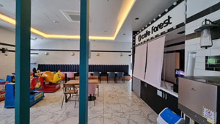 1층 카페 및 어린이 놀이방