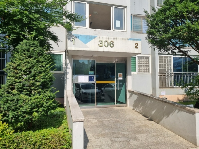 공동현관문 전경