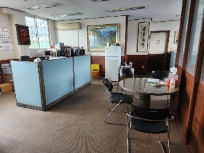 목록4 건물 중 관리동 2층 사무실 전경