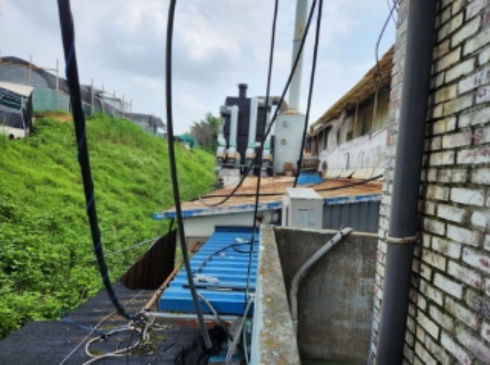 제시외 건물(목록4 공장뒤편 창고) 전경