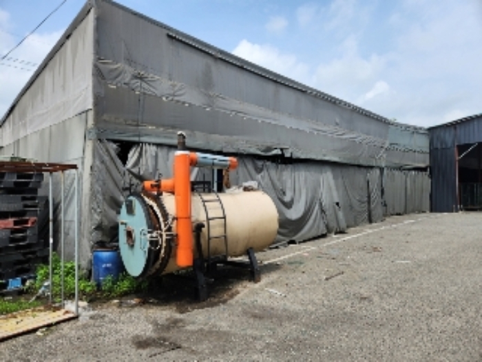 제시외 건물(목록5 지번 지상, 도로와 접한 야적장)