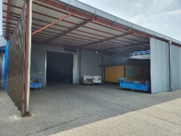 제시외 건물(공장 내 건물을 모두 연결한 구조물) 외부 전경