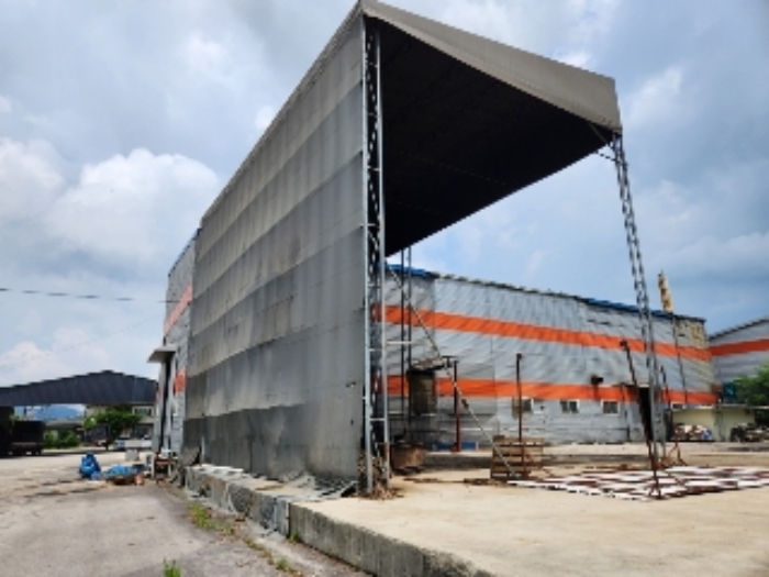 제시외 건물(제시외건물인 건축물대장상 3동 옆 야적장)전경