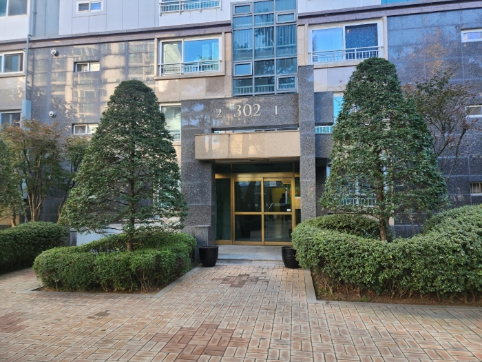 302동 1층 출입구