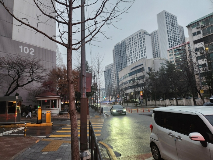 본건 주위환경(동측도로)