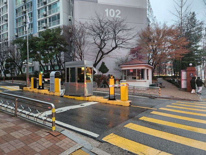 본건 단지 출입문