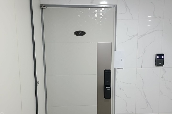 세대출입문(301호 폐문부재)