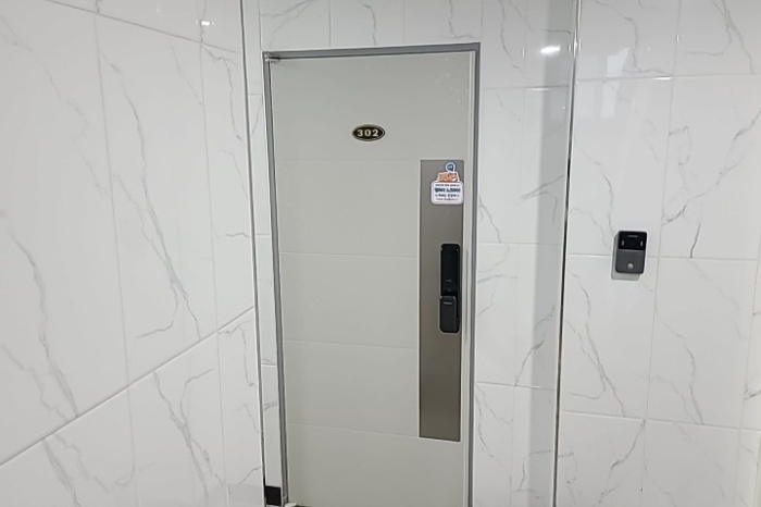 세대출입문(302호)