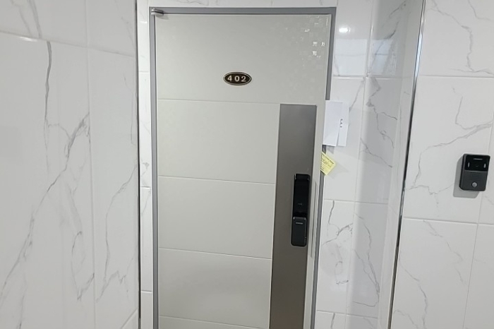 세대출입문(402호 폐문부재)