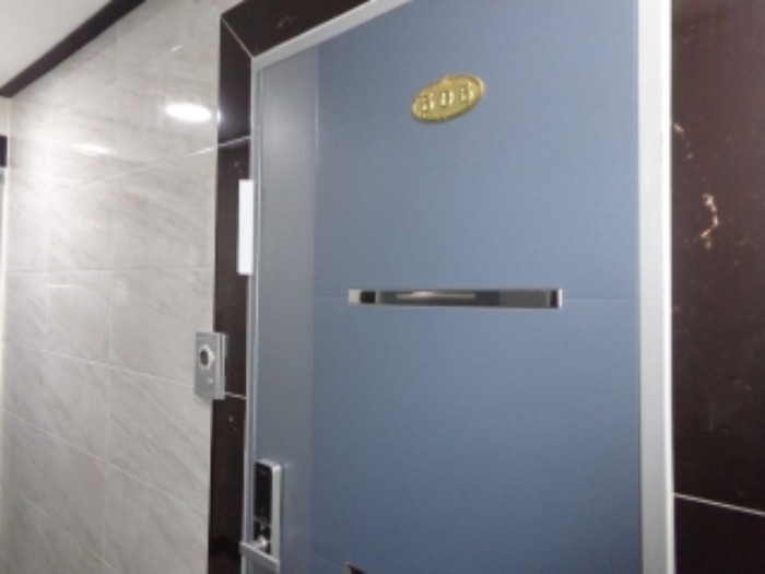 [목록 2] 지상 4층 505호 현관 출입문 모습