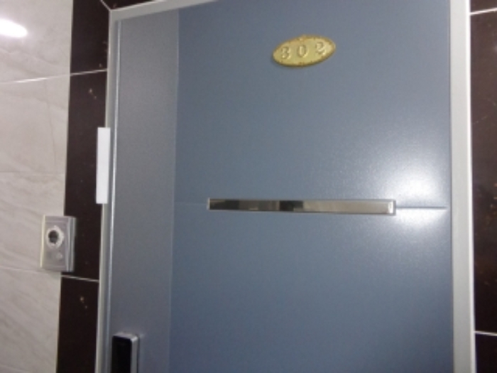 [목록 2] 지상 3층 302호 현관 출입문 모습