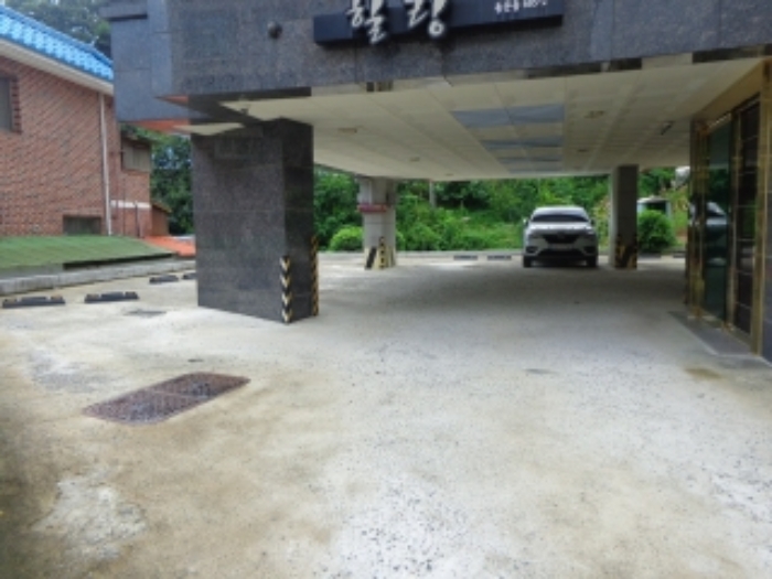 [목록 1] 동쪽 진입로에서 바라본 주차장 모습