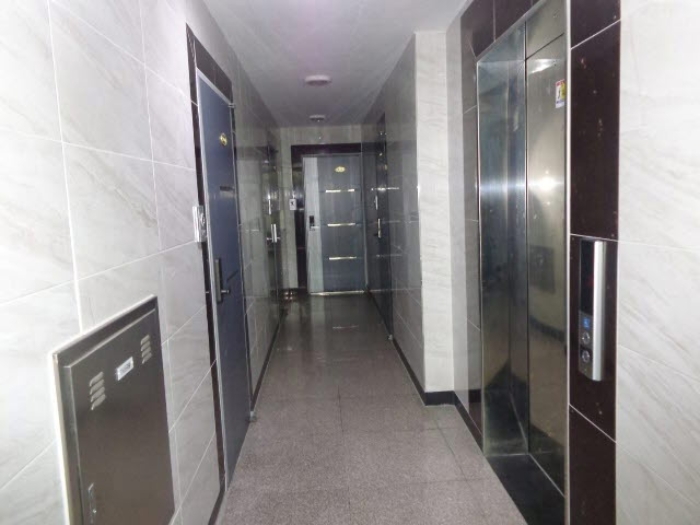 [목록 2] 지상 2층 복도의 모습