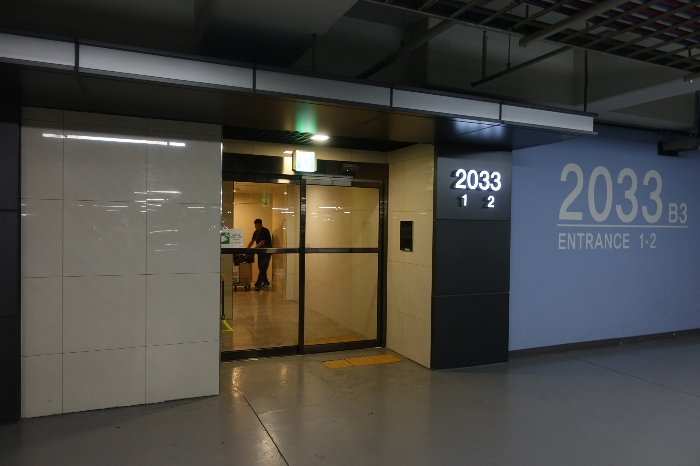 지하3층 공용 출입구