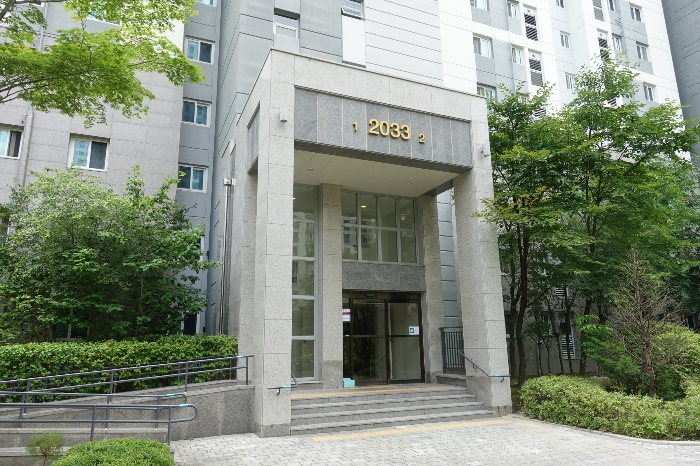 1층 공용 출입구