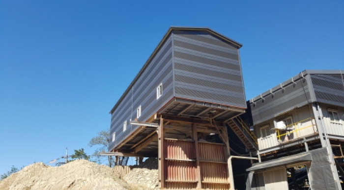 * 목록1. 지상 제시외 판넬조 건물 전경