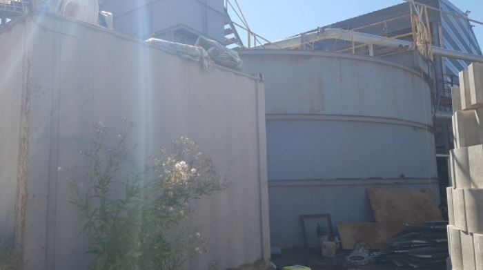 * 목록1. 지상 제시외 원통형 물탱크 전경