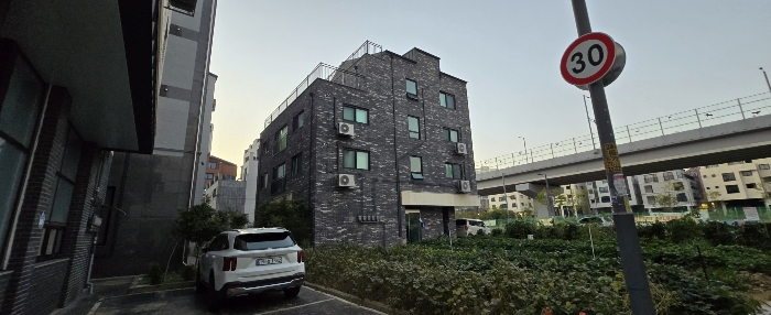 본건 및 제시외 전경