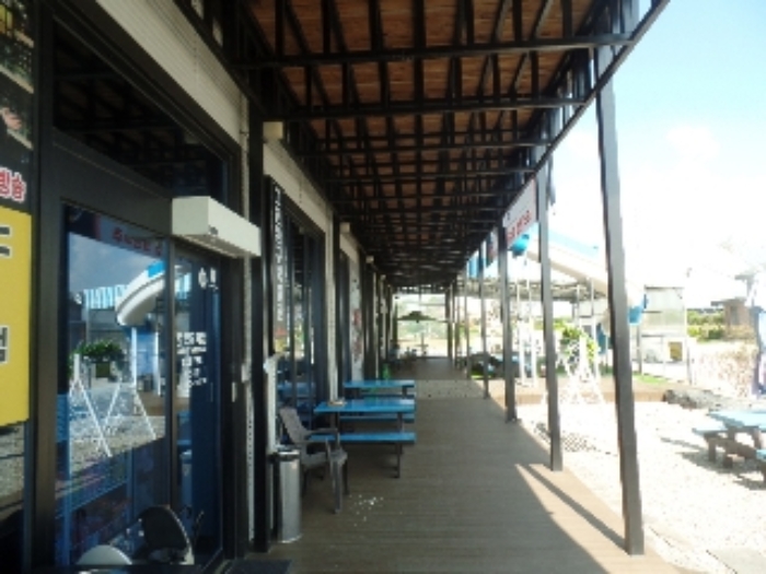 제시외 ㄱ.가추 및 데크(1층 소재)