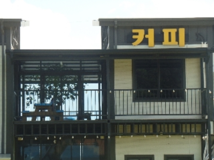 제시외 ㄴ.가추 및 데크(2층 소재)