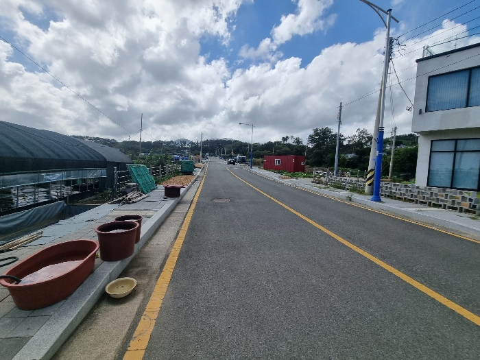 접면도로 및 주위환경(동측에서 촬영)