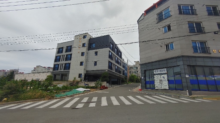 본건 전경
남동측에서  북서측으로