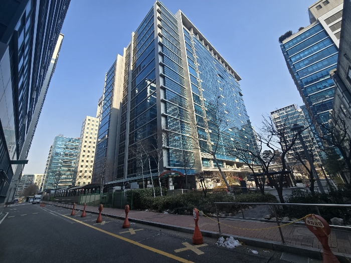 본건 건물 전경3
(남서측에서 촬영)