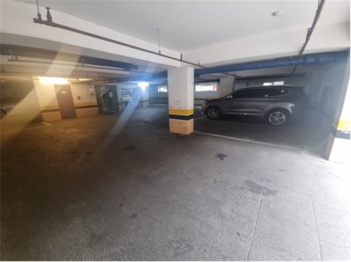 [ 지하주차장 ]