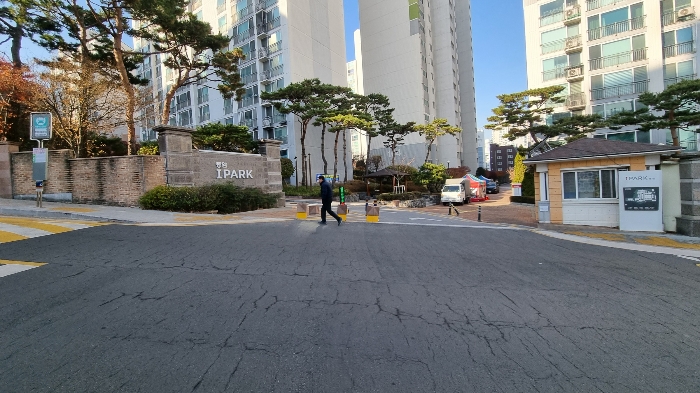 대상 아파트단지 정문 모습