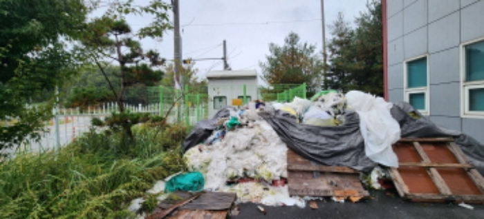 목록1 소재  폐기물 전경