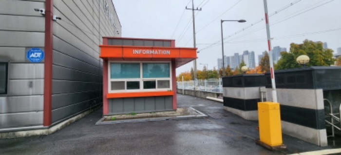 목록3 경비실 전경