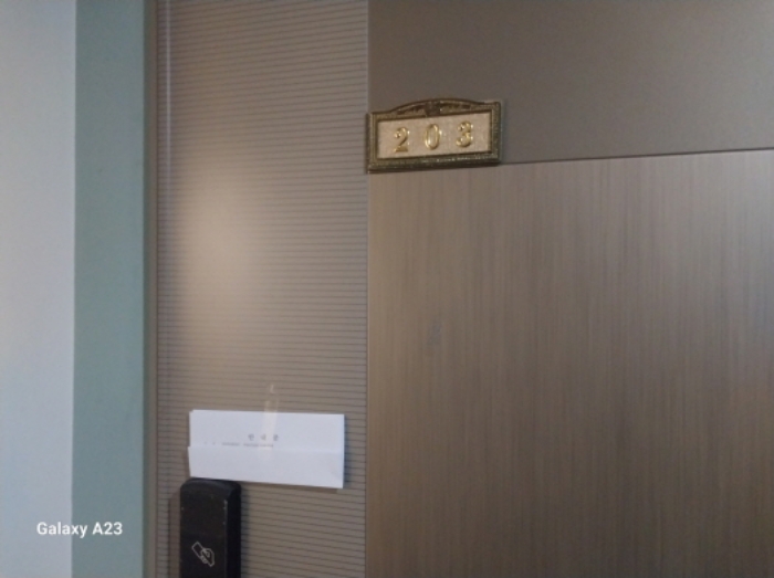 목적물의 2층 203호 출입문