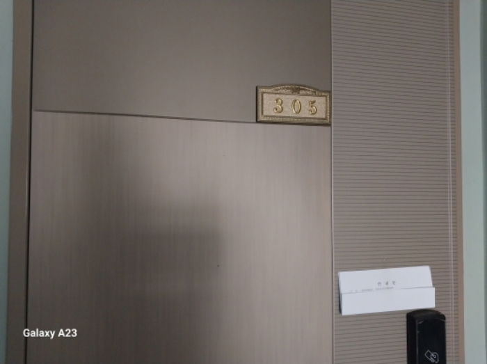 목적물의 3층 305호 출입문