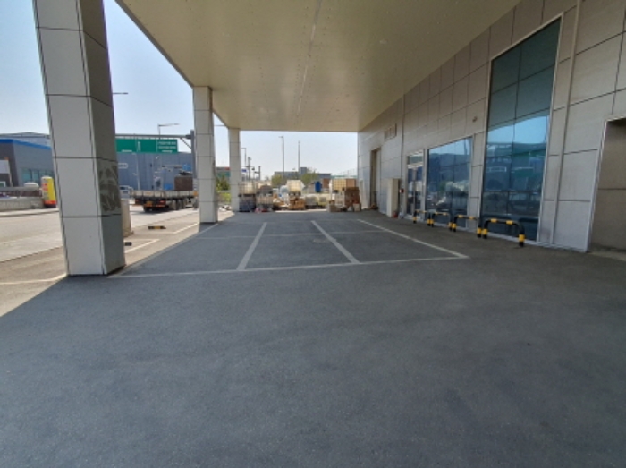 텅 빈 주차장(2)