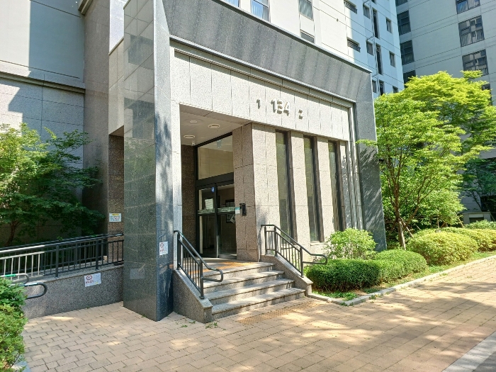 본건 공동출입구 전경